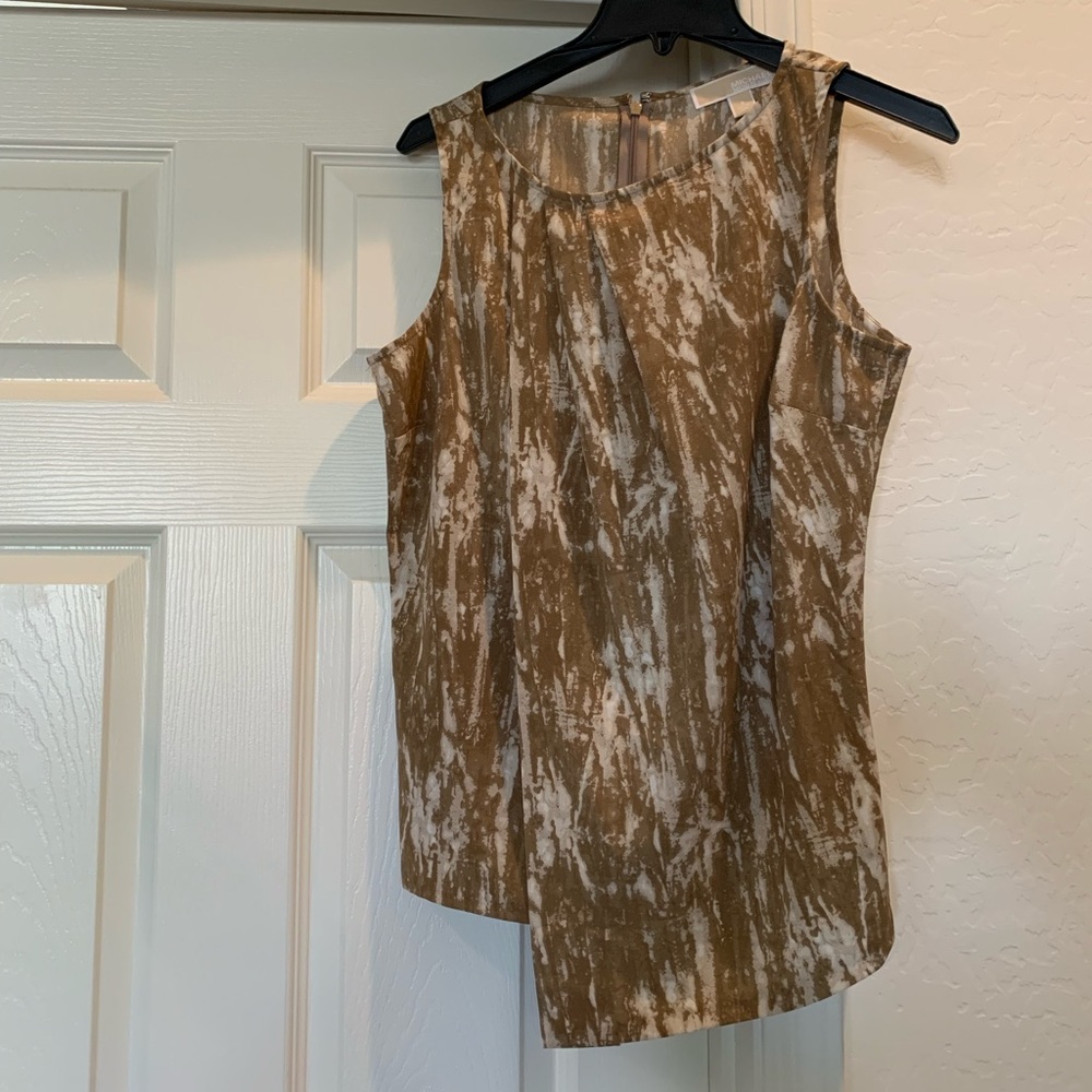 Michael Kors beautiful gold asymmetrical front blouse size 8